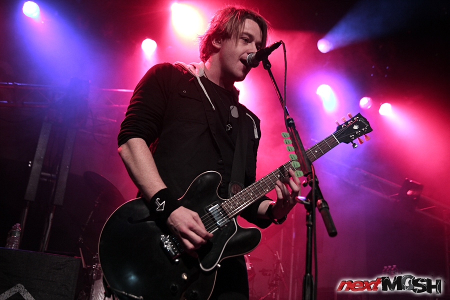 Shim Moore Talks About His Breakup With Sick Puppies Video Nextmosh