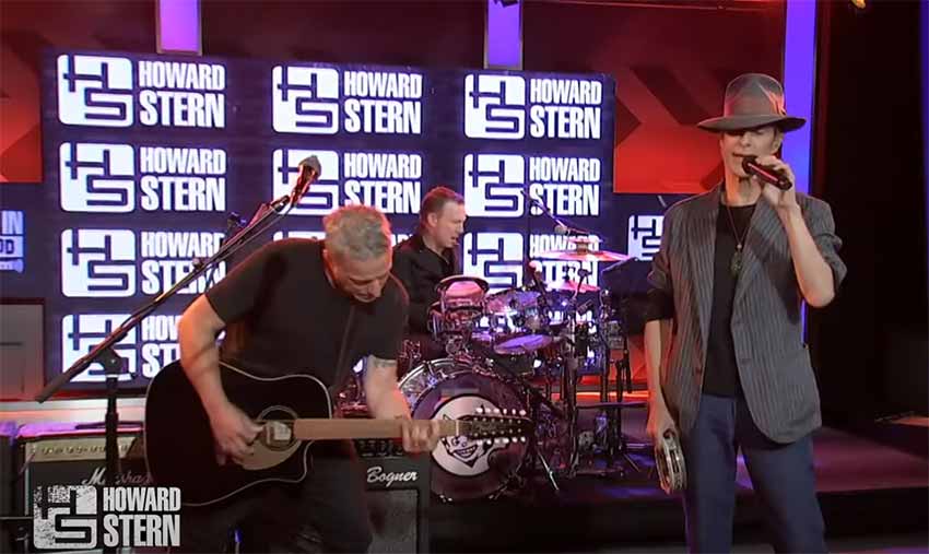 Porno For Pyros performed live on 'The Howard Stern Show'