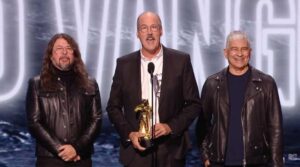 Nirvana receive award at VMA 2026