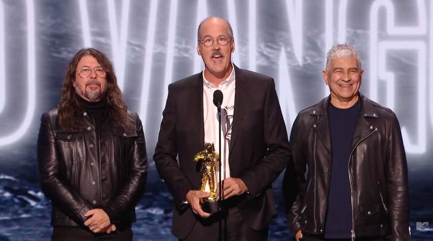 Nirvana receive award at VMA 2026